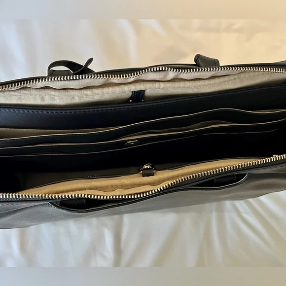 Elegant Black Shoulder Bag - Picture 11 of 11